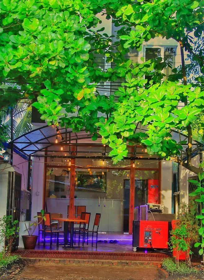 Bed & Breakfast The Lodge Yangon Poshtel