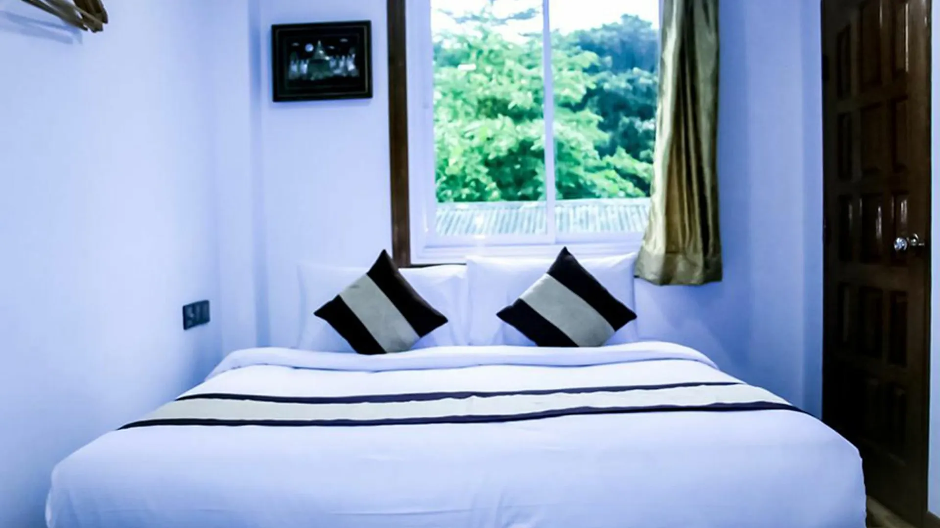 The Lodge Yangon Poshtel